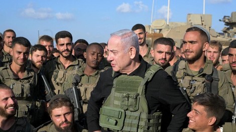 Izraelski premier s prstom pokazal na državo, ki v ozadju vleče niti (očita ji, da usmerja Hamas)