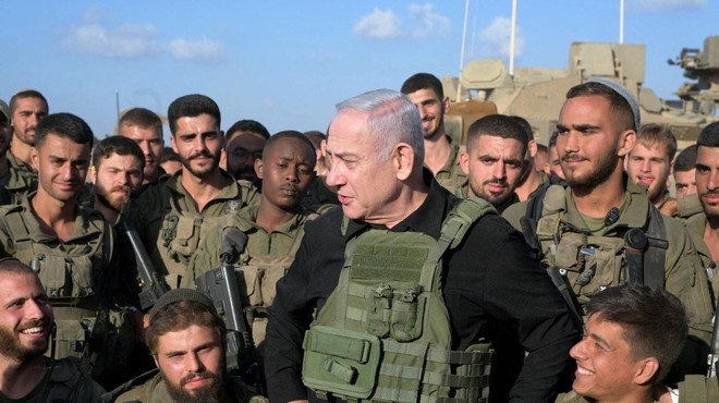 Izraelski premier s prstom pokazal na državo, ki v ozadju vleče niti (očita ji, da usmerja Hamas) (foto: Profimedia)