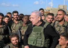 Izraelski premier s prstom pokazal na državo, ki v ozadju vleče niti (očita ji, da usmerja Hamas)