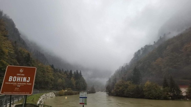Narasla reka Sava Bohinjka. (foto: Facebook/neurje.si/posnetek zaslona)