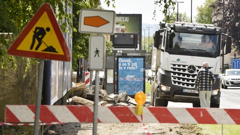 Popolna zapora dela Šmartinske ceste v Sneberjah podaljšana do sredine decembra