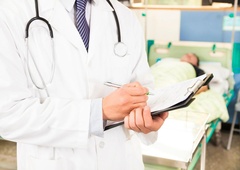 Prepoznate znake najpogostejše nevrološke bolezni, ki vsako leto prizadane več kot 4000 ljudi?