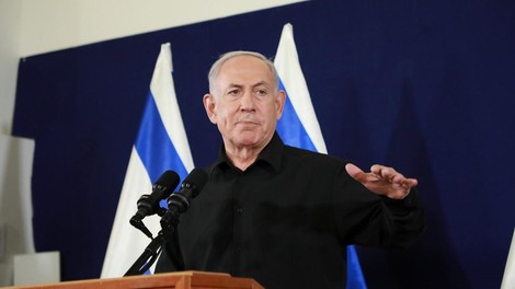 Sprva obveščevalcem očital, da ga niso opozorili na napad Hamasa, zdaj požrl svoje besede