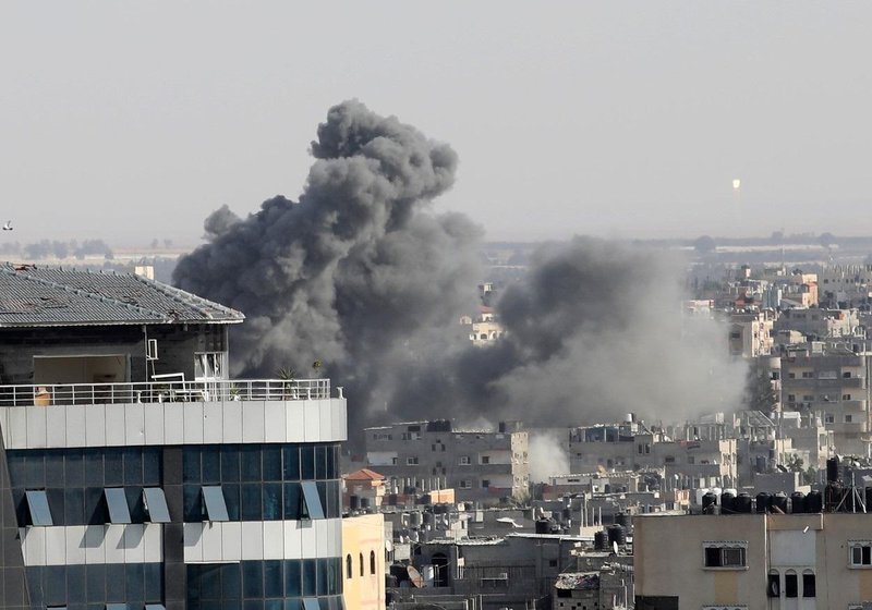 Napadi na Gazo se nadaljujejo.