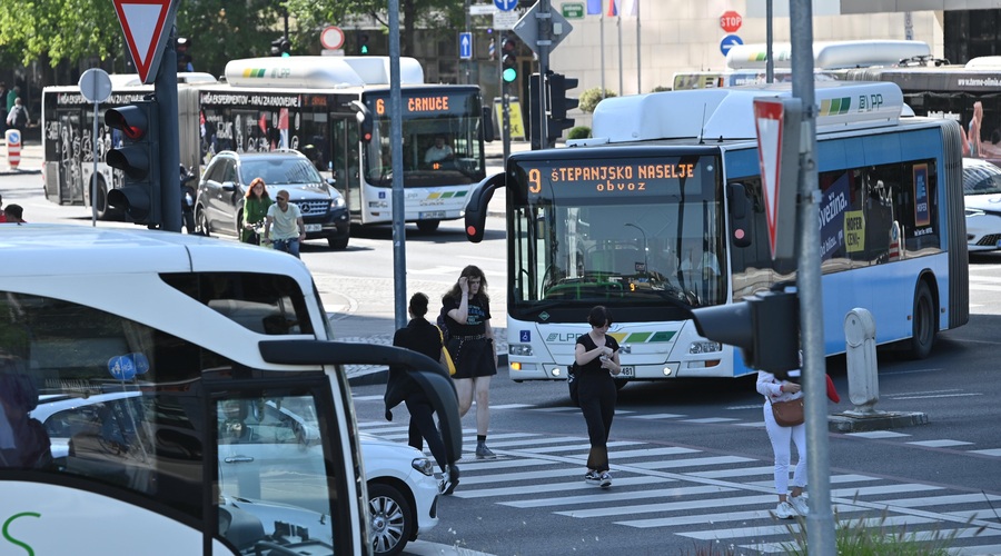 Tujec izgovoril, kar si mislijo mnogi: "Kako je mogoče, da se Ljubljančani povsod vozijo z avtom?" (foto: Žiga Živulovič jr./Bobo)