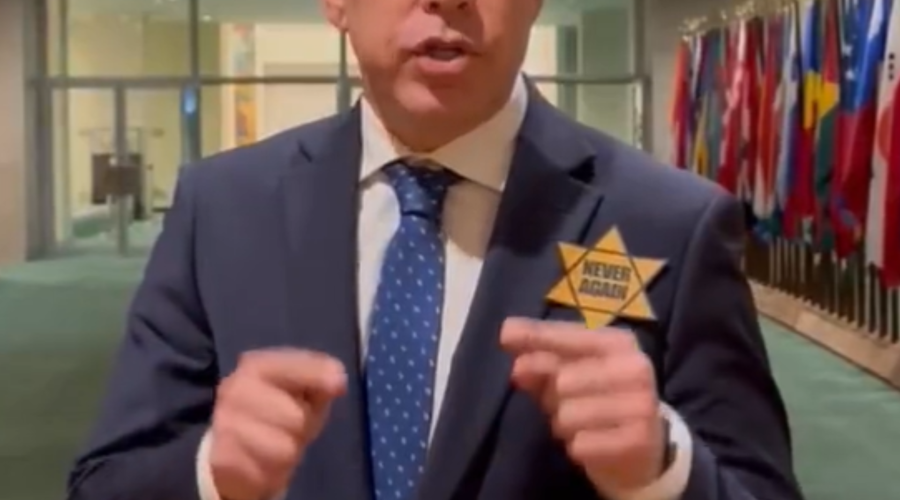 Neprimerno obnašanje? Izraelski veleposlanik si je nadel Davidovo zvezdo in zasmehoval Varnostni svet Združenih narodov (foto: Twitter/Ambassador Gilad Erdan/posnetek zaslona)