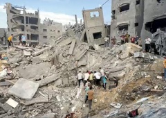 Nov napad na begunsko taborišče v Gazi: ubite so bile celotne družine