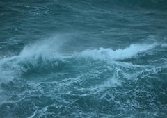 Burno vremensko dogajanje na Obali: priprli koprsko pristanišče, padavine se krepijo