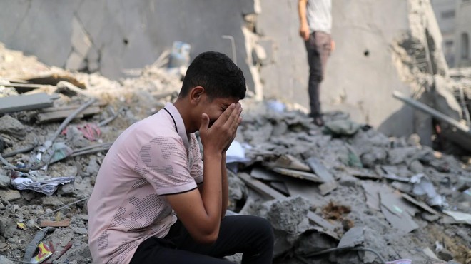 Z območja Gaze odšlo 365 civilistov, razmer v bolnišnicah "ni mogoče opisati z besedami" (foto: Profimedia)