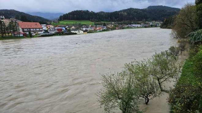Negotovosti ni konec: Arso opozarja pred poplavljanjem Save in Drave (foto: STA)