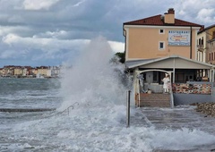 "V Piranu je, kot bi bil konec sveta": voda zalila hotel in stanovanjske hiše (FOTO in VIDEO)