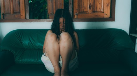 Ste izgubili ljubljeno osebo zaradi intimnopartnerskega nasilja? Zdaj lahko poveste svojo zgodbo