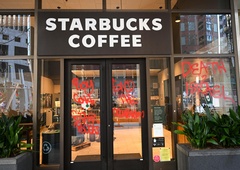 Zakaj so poslovalnice Starbucksa po svetu naenkrat prazne? (v ozadju je krvavi konflikt med Izraelom in Palestino)