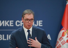 Ko sovražniki postanejo prijatelji: kontroverzna koalicija in nepričakovano zavezništvo pred prihajajočimi volitvami v Srbiji