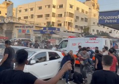 Izraelci napadli reševalno vozilo blizu bolnišnice, ubitih več ljudi