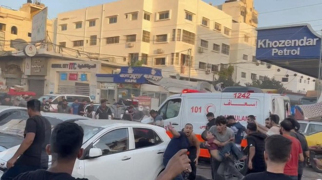 Izraelci napadli reševalno vozilo blizu bolnišnice, ubitih več ljudi (foto: Profimedia)