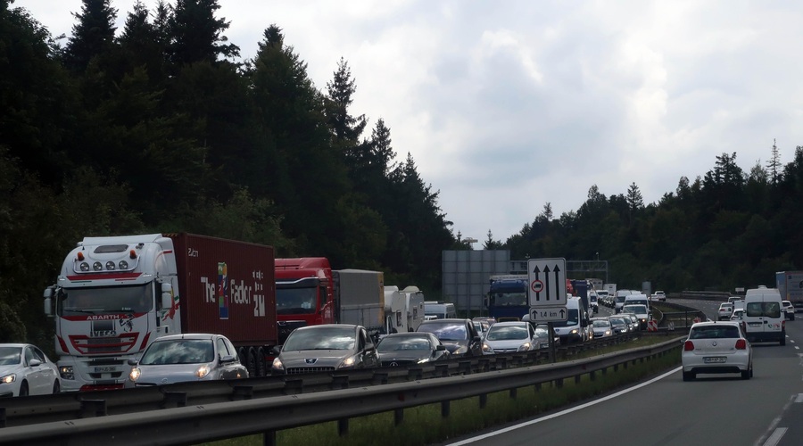 Primite se za glavo: takšne so zamude pred Vrhniko proti Ljubljani (foto: Bobo)