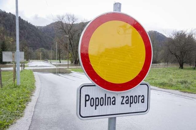 Začenja se popolna zapora ceste na znanem slovenskem cestnem prelazu: preverite, kdaj bo vozišče zaprto
