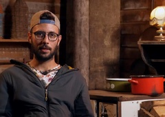 David na Kmetiji 'ujet' z Žanom, doma pa ga čaka dekle