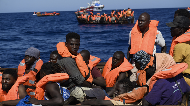 Migrante, rešene na morju, kmalu čaka drugačna usoda (sklenjen pomemben dogovor) (foto: Profimedia)
