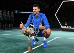 Novinar poskrbel za salve smeha na tiskovni konferenci po novem Đokovićevem slavju: "Ni šala! Žena me je prosila, naj vprašam, kako ..."