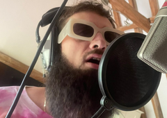 Povsem neprepoznaven: kaj se je zgodilo s priljubljenim slovenskim pevcem? (FOTO)