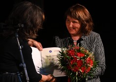 Letošnja literarna nagrada mira v roke Jerneji Jezernik