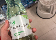 V lokalu naročil priljubljeno pijačo in z opeklinami požiralnika končal v bolnišnici: kaj se dogaja?