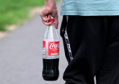 Na Hrvaškem več primerov zastrupitev s priljubljenimi brezalkoholnimi pijačami: ena od njih je tudi coca-cola