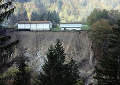 Bohinjska Bela: plaz še vedno aktiven, vojašnica še bližje roba prepada