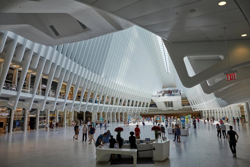 Nakupovalni center v novem One World Trade Centru (New York, ZDA).