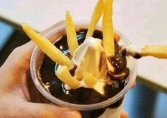 Nenavadne kombinacije hrane: obrnilo vam bo želodec, ko boste videli, kaj nekateri jedo skupaj