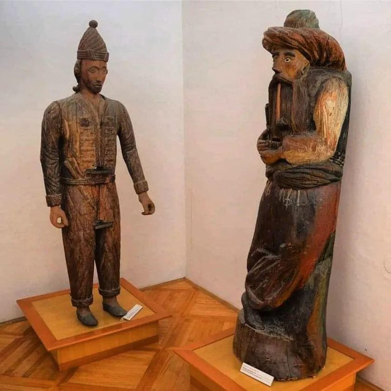 Figuralni panj v obliki Turka je  prav tako eden najbolj znamenitih predmetov Čebelarskega muzeja v Radovljici.