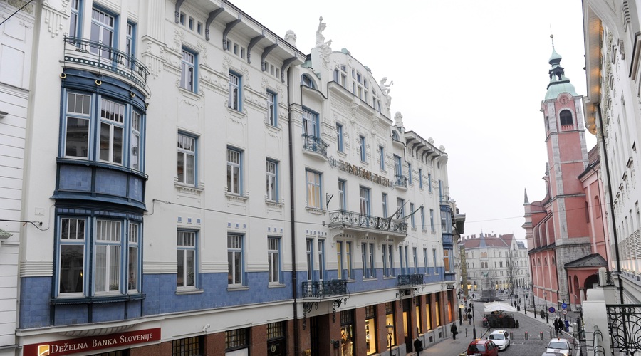 Dan, ko je po ljubljanskih cestah zapeljal prvi avtomobil. Veste, kdo je bil za volanom? (foto: Žiga Živulovič jr./Bobo)