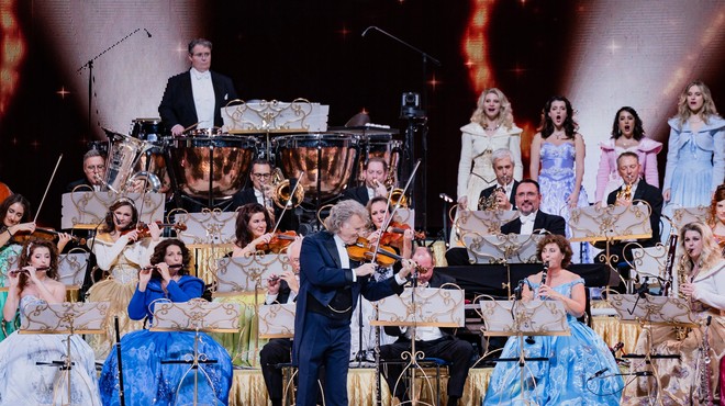 André Rieu osvojil občinstvo pri nas: njegov čarobni nastop napolnil Stožice do zadnjega kotička (FOTO) (foto: Darja Štravs Tisu)