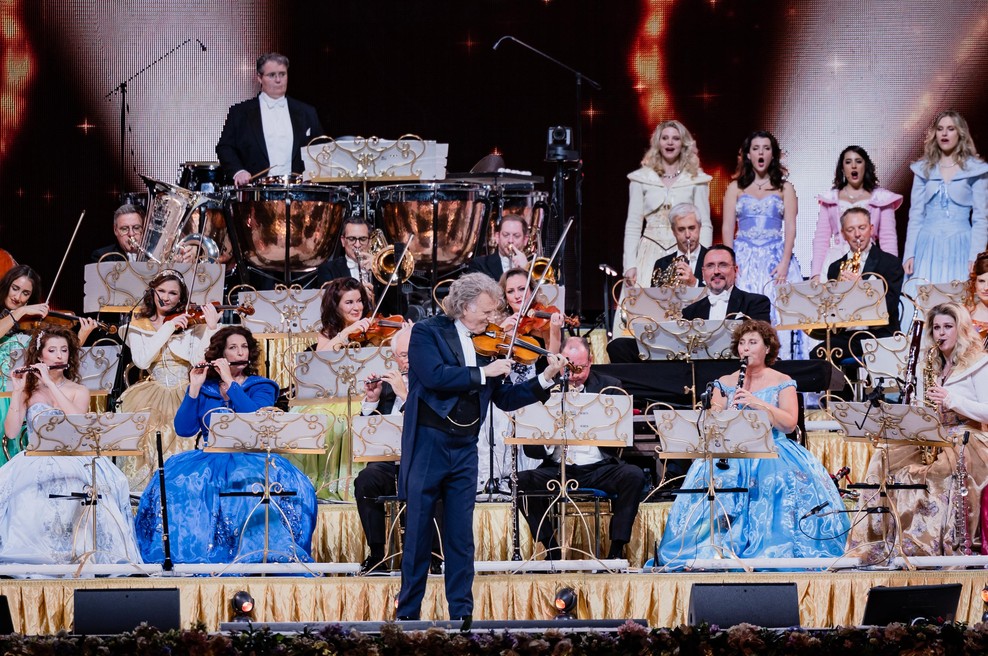 André Rieu osvojil občinstvo pri nas: njegov čarobni nastop napolnil Stožice do zadnjega kotička (FOTO) (foto: Darja Štravs Tisu)