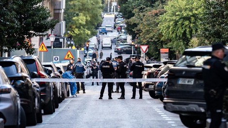 Čakal v zasedi in v obraz ustrelil nekdanjega podpredsednika Evropskega parlamenta