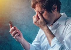 Pet opozorilnih znakov, ki govorijo o tem, da ste odvisni od mobilnega telefona