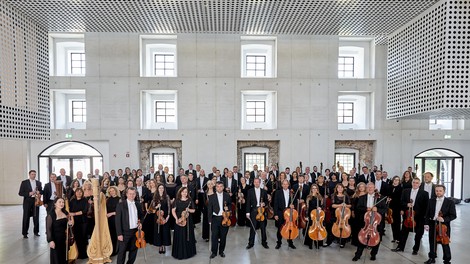 SOS – koncert posebne glasbe: Za vse vas, brihtne glave!