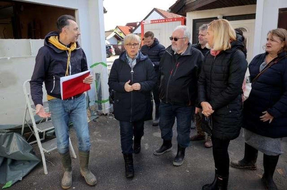 Nataša Pirc Musar v Sneberjah: "Tako katastrofalne poplave naj bodo opomin, kaj smo v preteklosti delali narobe" (foto: STA/Daniel Novakovič)