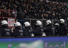 Najmanj 32 ranjenih v spopadu navijačev in policije v Hamburgu