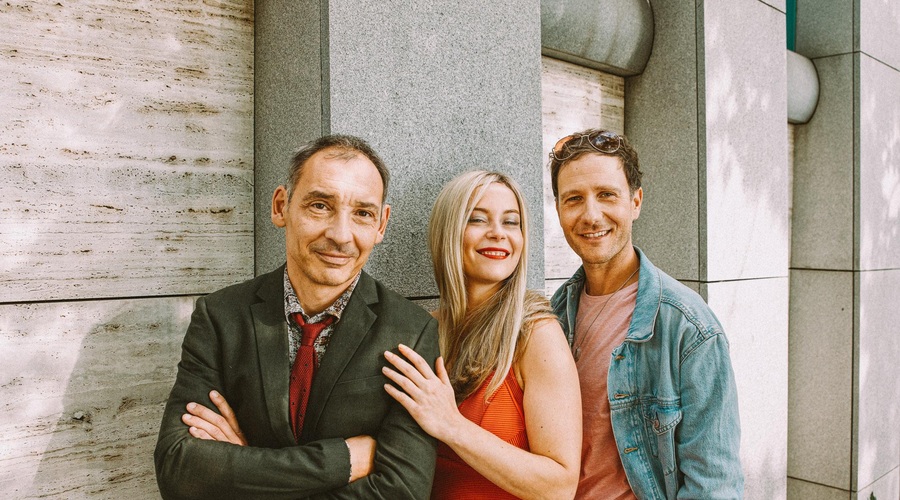 Kar želiš, to dobiš: Tadej Toš, Klemen Slakonja in Lea Cok navdušili v novi komediji (foto: Promocijski material/Peter Giodani)