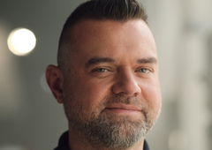 Nezaslišano: herojski gasilec Sandi, ki je reševal otroke iz poplavljenega vrtca, opeharjen?