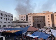 Izraelske sile obkolile bolnišnico, Izrael pod pritiskom, naj zaščiti civiliste v Gazi