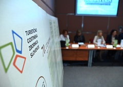Dnevi slovenskega turizma: treba je najti pravo ravnovesje med uporabo tehnologije in ohranjanjem človeškega stika