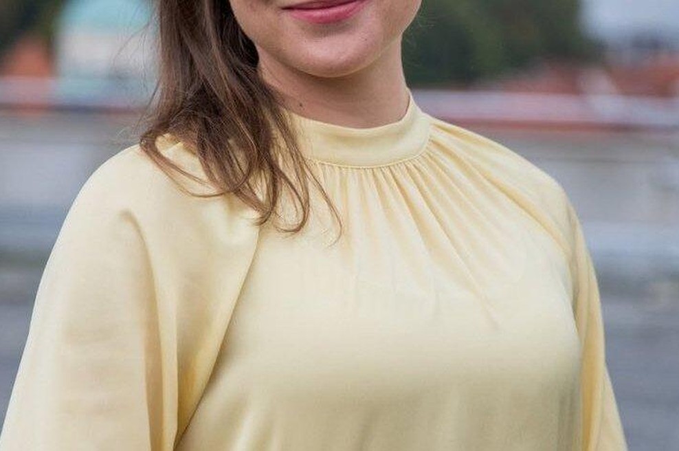 Znana televizijska voditeljica odhaja z RTV Slovenija. Je šlo res za takšne grozljive pritiske? (foto: Facebook/Andreja Gregorič, fotomontaža)