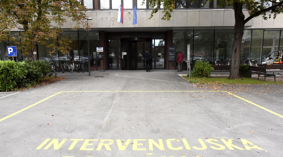 eSamonaročanje: sodoben pripomoček za naročanje na upravnih enotah (foto: Bobo/Žiga Živulović)