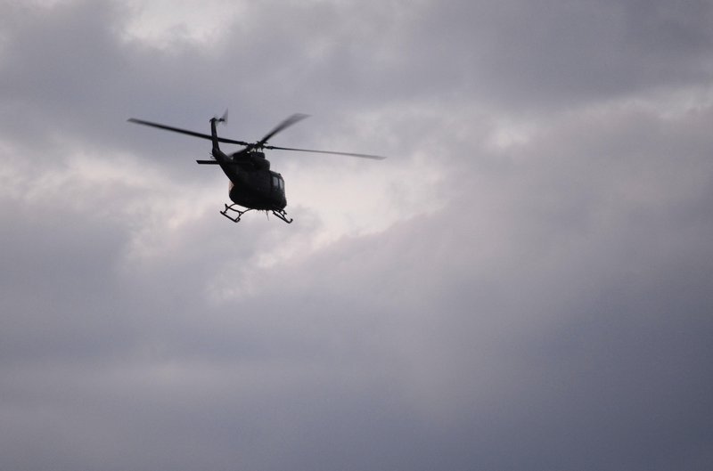V iskalni akciji so aktivirali tudi helikopter. (Fotografija je simbolična)