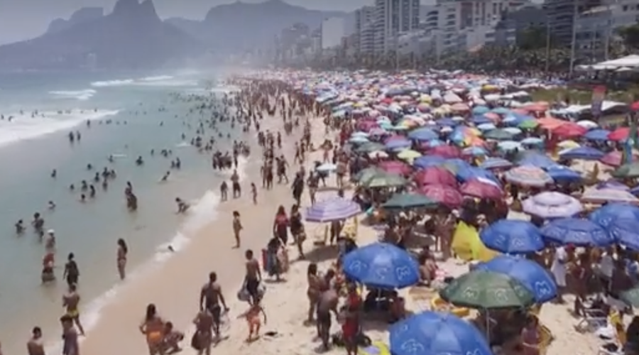 Česa takega ne pomnijo: Brazilija v primežu hude vročine, obupani prebivalci iščejo ohladitev v morju (foto: Twitter/AFP/posnetek zaslona)