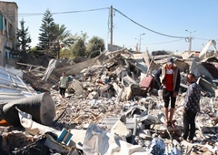 Bolnišnica le še cona smrti: pred vhodom množično grobišče, a spopadi se nadaljujejo